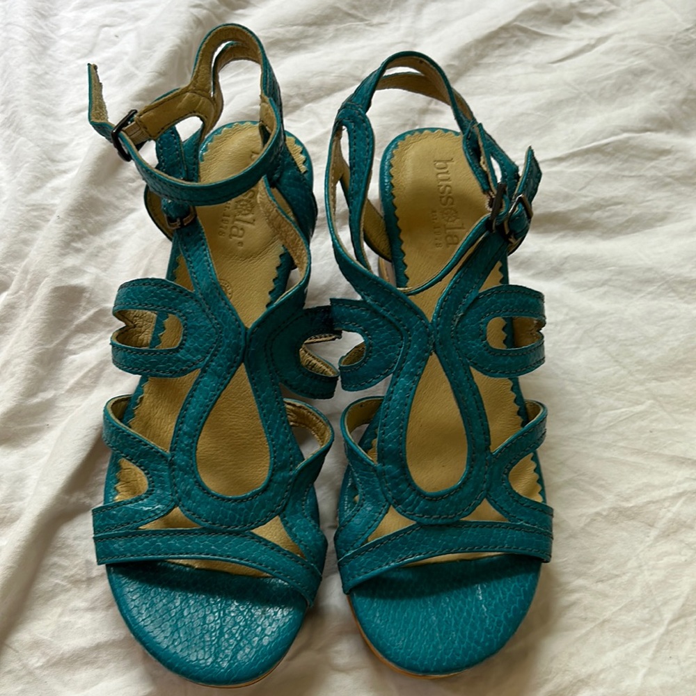 Bussola authentic leather womens 38 textured teal wedges